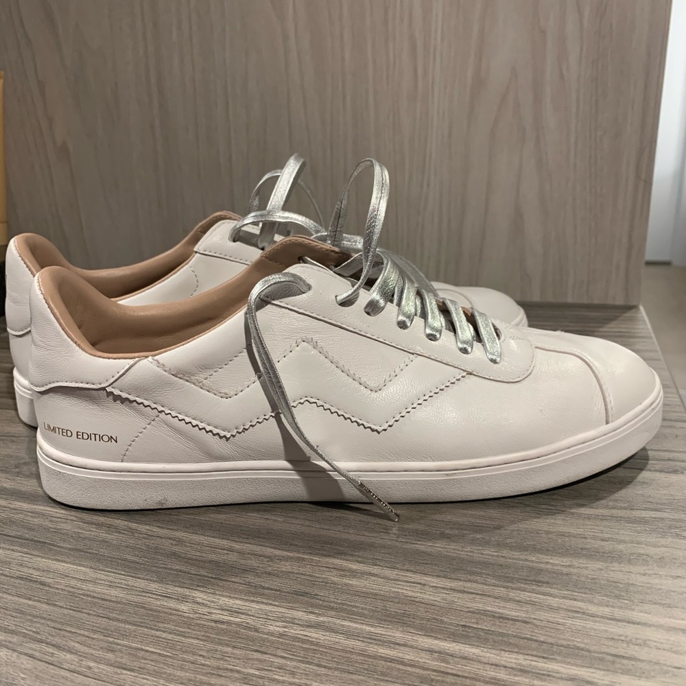 White leather sneaker